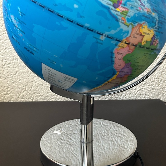 Illuminated Globe with Constellations - Picture 9 of 11
